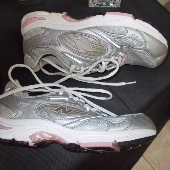 EUC Ladies Nike shoes size 8.5 B - Picture 3 of 4